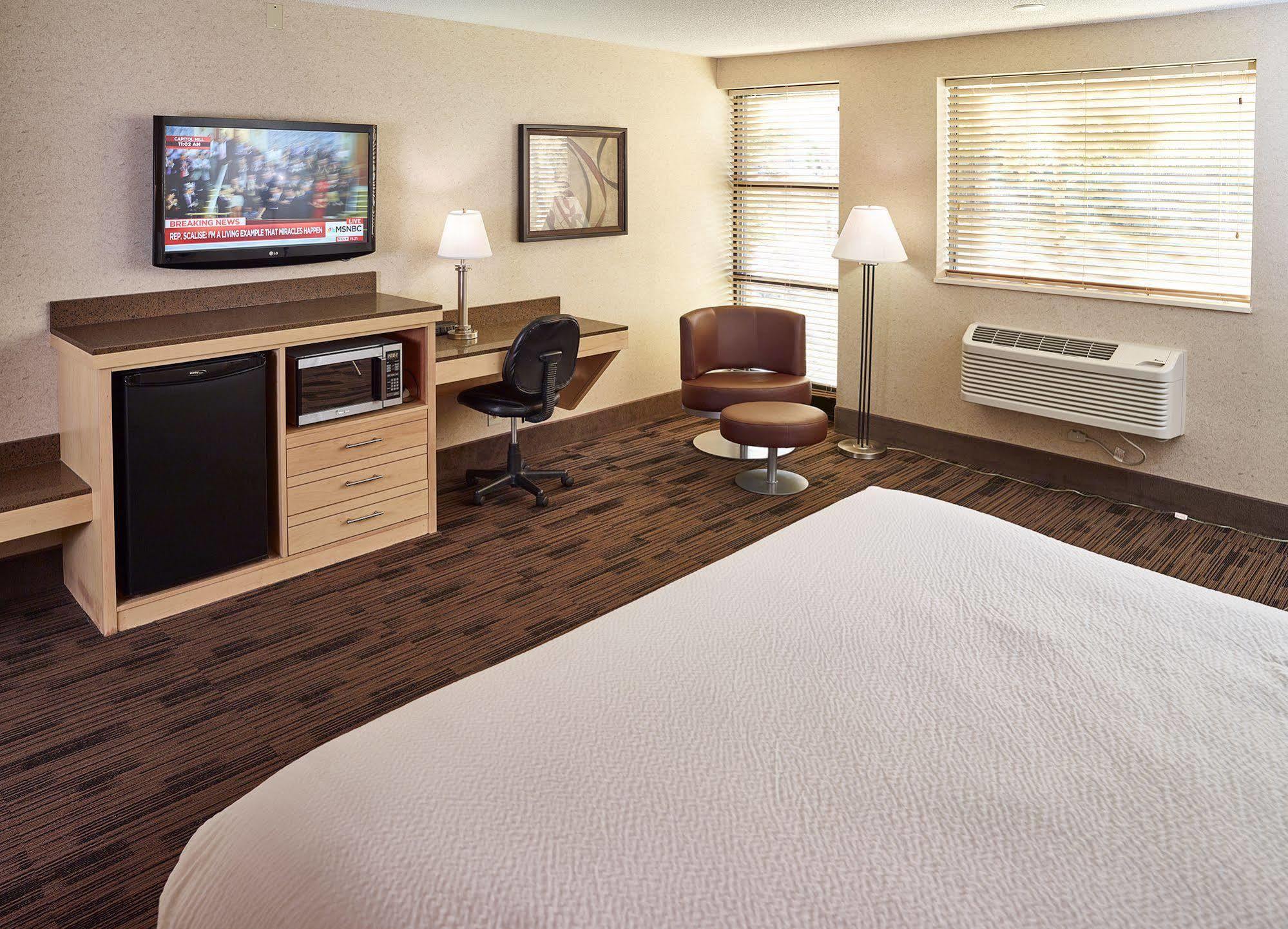 Livinn Hotel Minneapolis North / Fridley Buitenkant foto